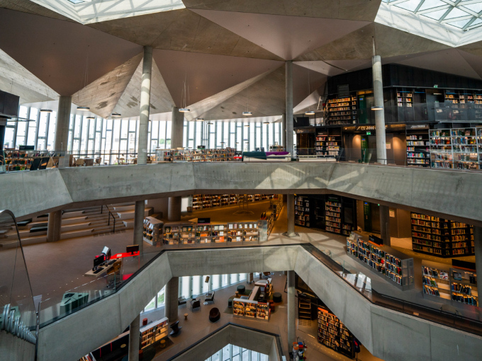 Det nye biblioteket har seks etasjer - hver med sitt eget preg. Foto: Håkon Mosvold Larsen / NTB scanpix